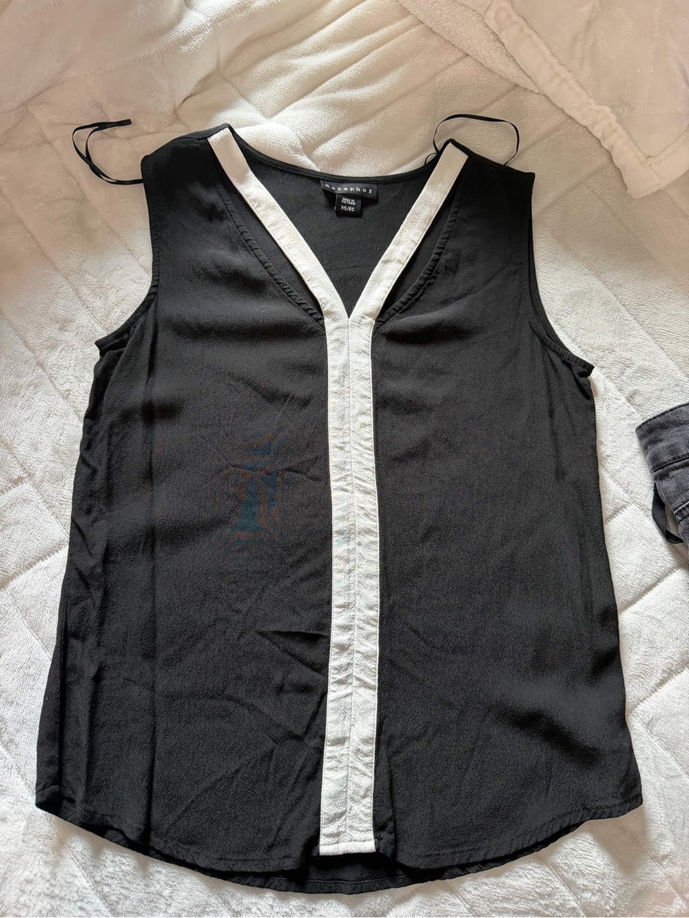 Metaphor Black and White V-Neck Sleeveless blouse -XS